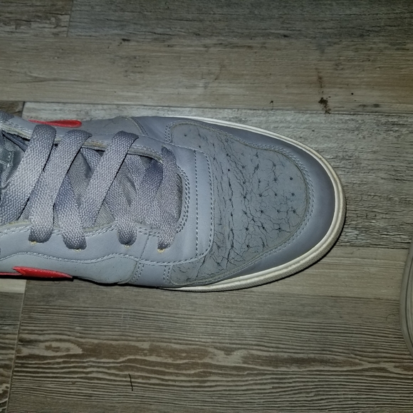 Nike - Picture 6 of 8